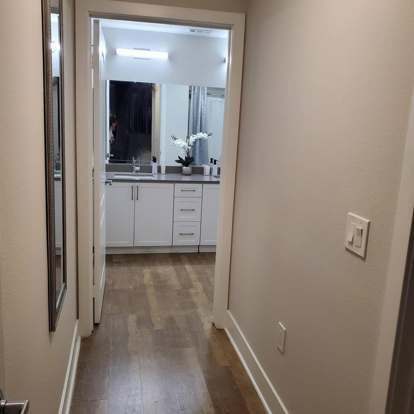 Appartement Hollywood, 21, 24 Hr Gym, Free Parking, Wi-fi