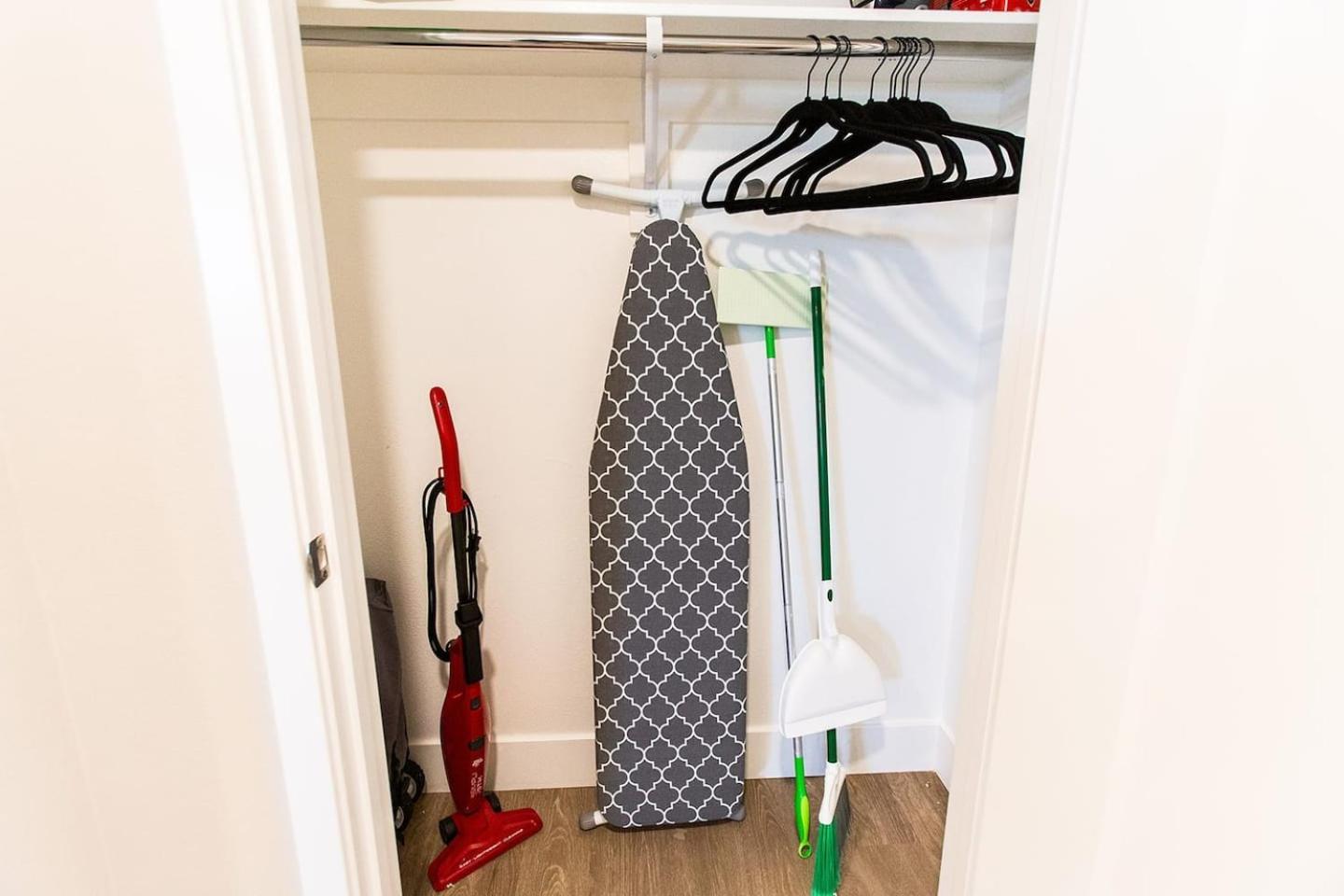 Appartement Hollywood, 21, 24 Hr Gym, Free Parking, Wi-fi