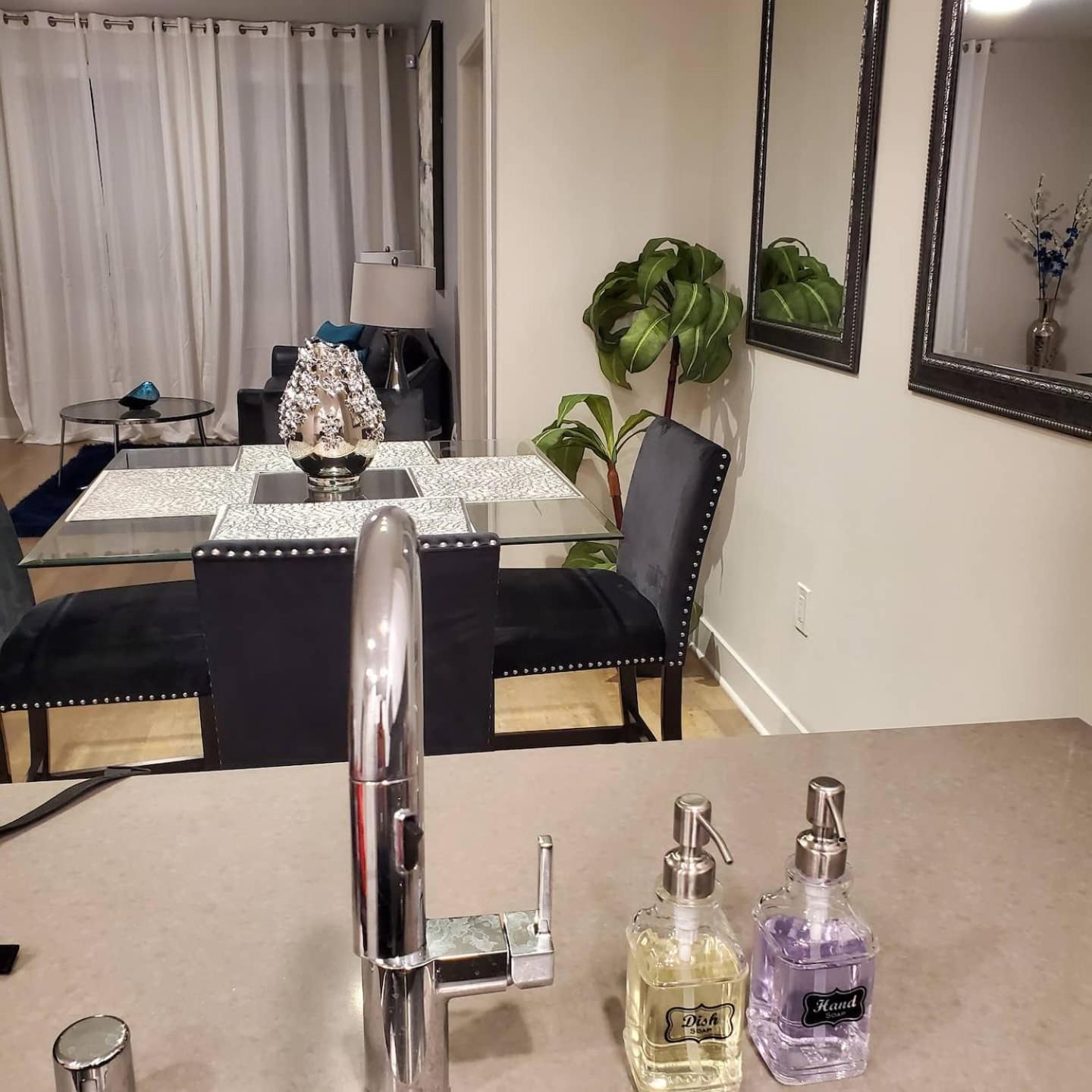 Hollywood, 21, 24 Hr Gym, Free Parking, Wi-fi *