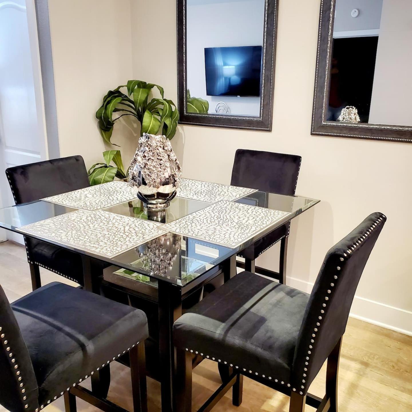Appartement Hollywood, 21, 24 Hr Gym, Free Parking, Wi-fi *