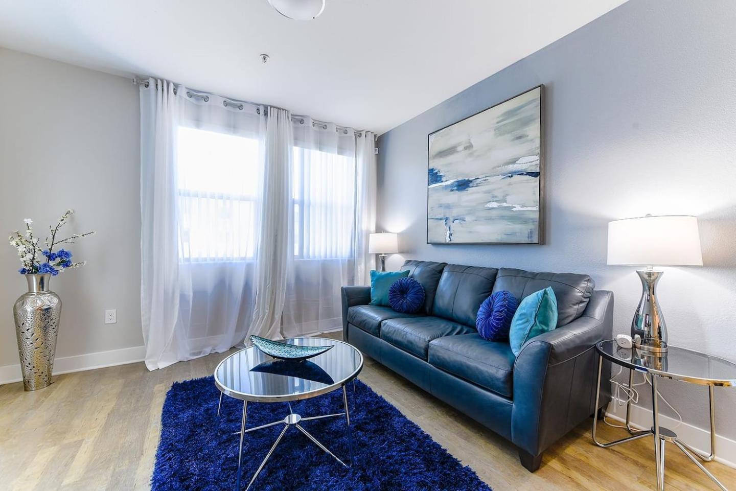 Appartement Hollywood, 21, 24 Hr Gym, Free Parking, Wi-fi *